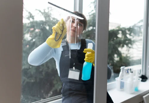 Nettoyage de vitres intérieures et extérieures à Gabian